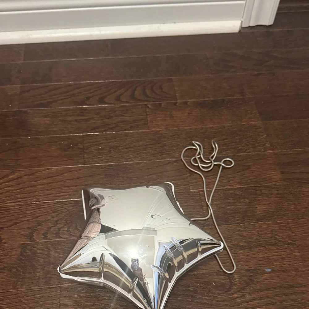 Silver Star-Shaped purse - Picture 3 of 3